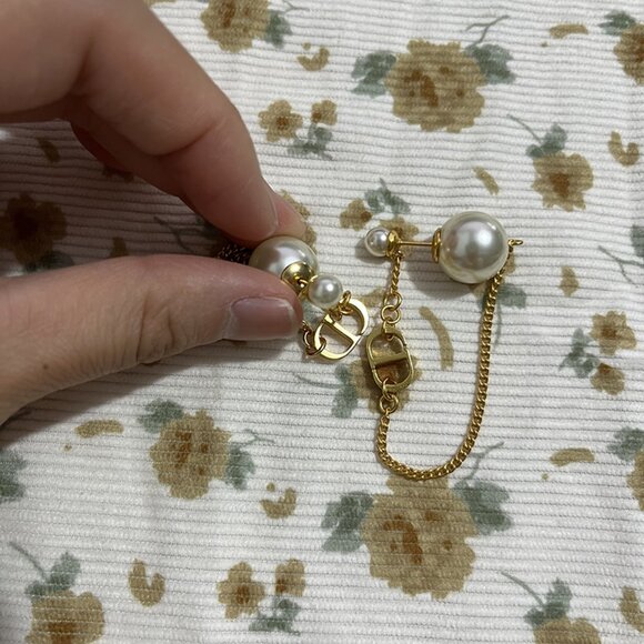 Dior Pearl Earrings - Picture 2 of 6